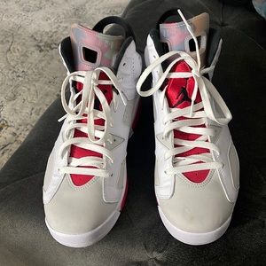 Mens Jordan Hare Retro 6. Mens Size 10. Lightly worn . Comes with original box.